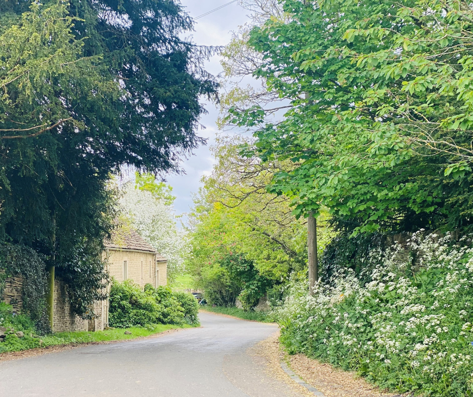 An image of a country lane in Hawling, Tewkesbury Borough, rural England Prosperity Funding available for micro and small enterprises.